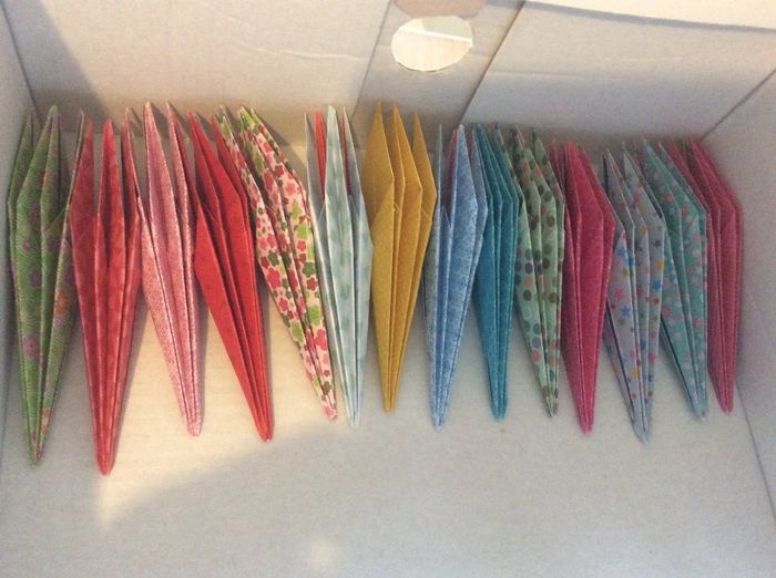 Les fleurs sont encore à déplier, c'est plus pratique à stocké.