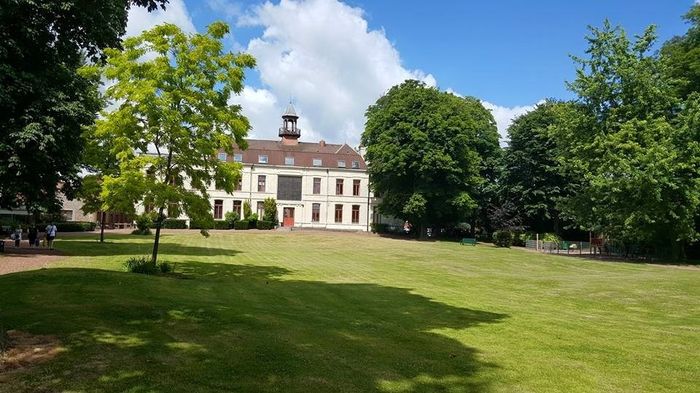 L'arrière de la mairie