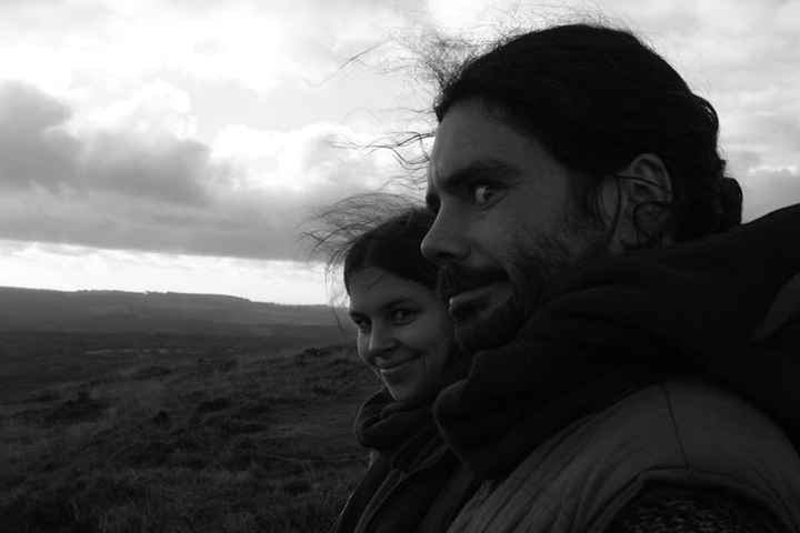 Ronan cheveux attachés