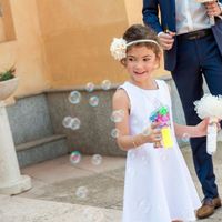  "Bouquet/bombe à cotillon pour petite fille" ou pistolet à bulles ?