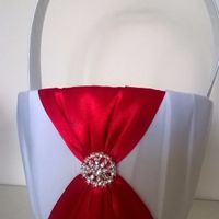 Petit panier blanc et rouge