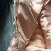 Épaisseur de la robe ultra rigide et pas confortable du tout pour un mariage estival en pleine journ