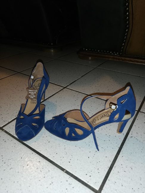 Chaussure blanche ou couleur ? - 1