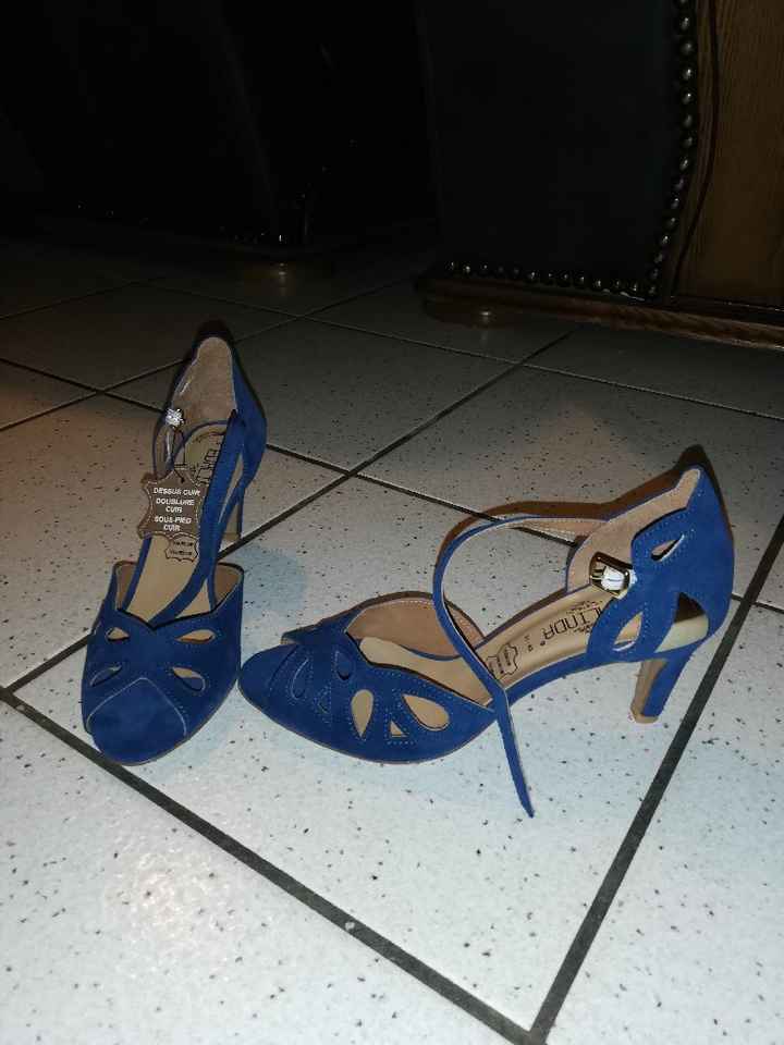 Chaussure blanche ou couleur ? - 1
