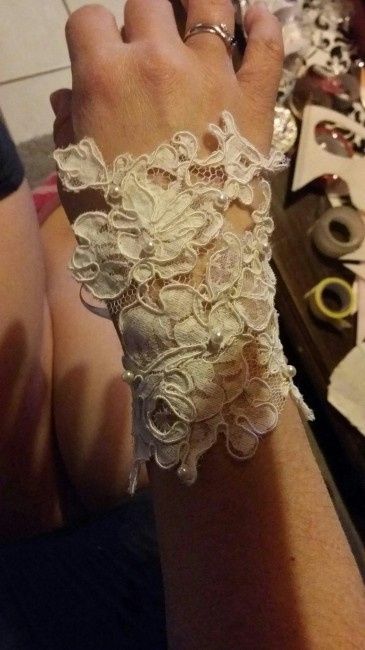 Comment coller des strass sur de la dentelle? - 1