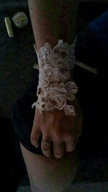 Comment coller des strass sur de la dentelle? - 2