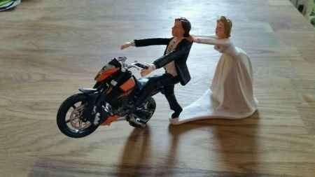 figurine weeding cake