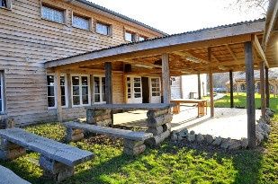 Terrasse entrée salle