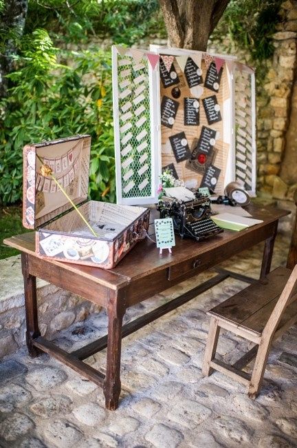 Table livre d'or, urne mariage et plan table fait maison