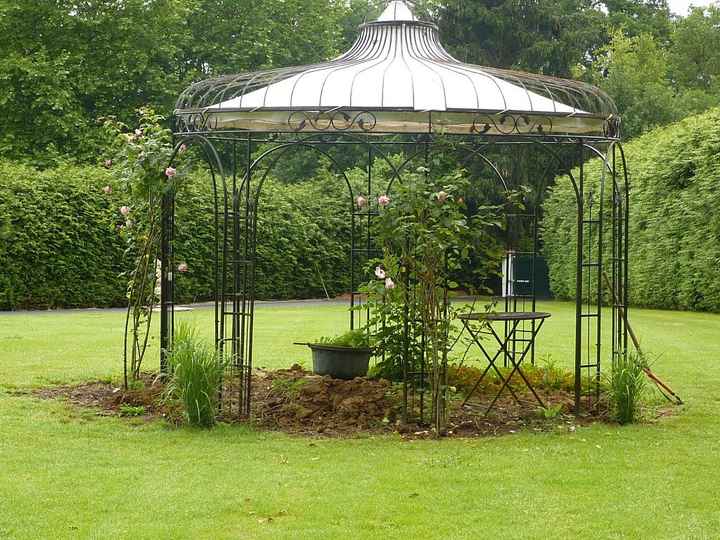 Kiosque pour la cérémonie laïque