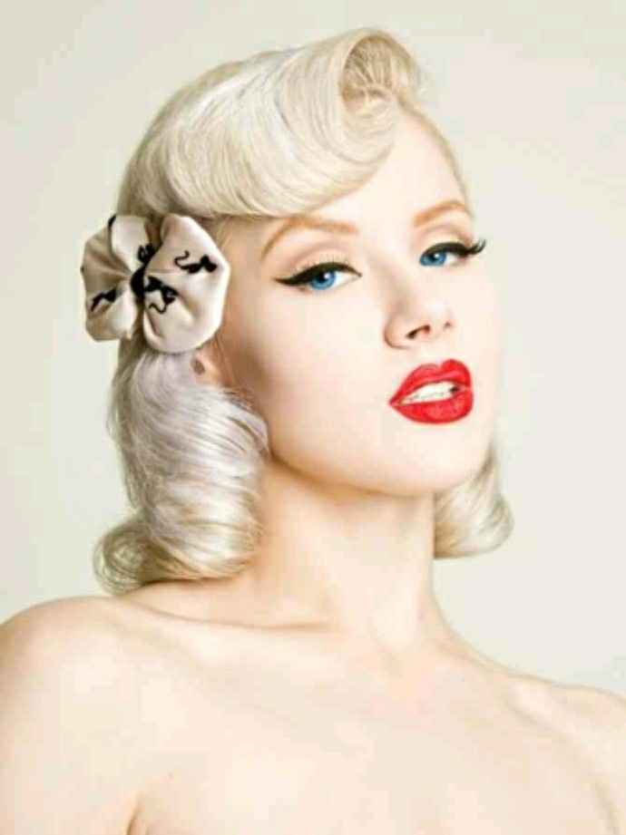 Thème année 50 j'ai une robe sirène à votre avis accessoire et quoi comme coiffure et bouquet - 4