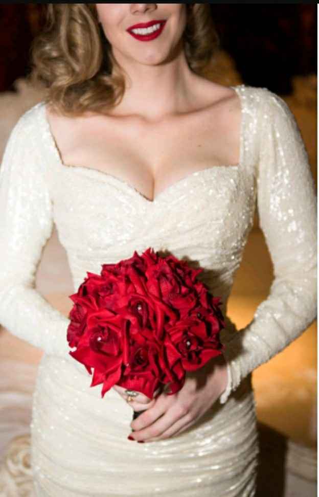 Thème année 50 j'ai une robe sirène à votre avis accessoire et quoi comme coiffure et bouquet - 6