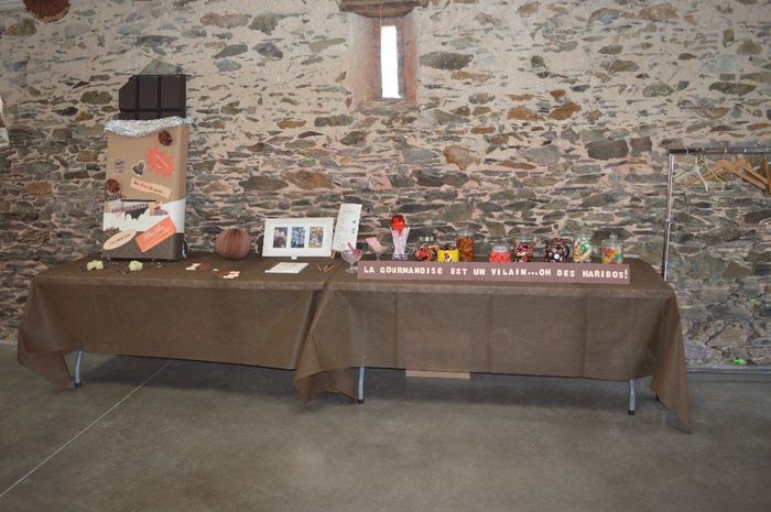 Tables de l'urne, livre d'or, et candy bar