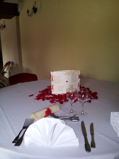 Table "l'hymne à l'amour"