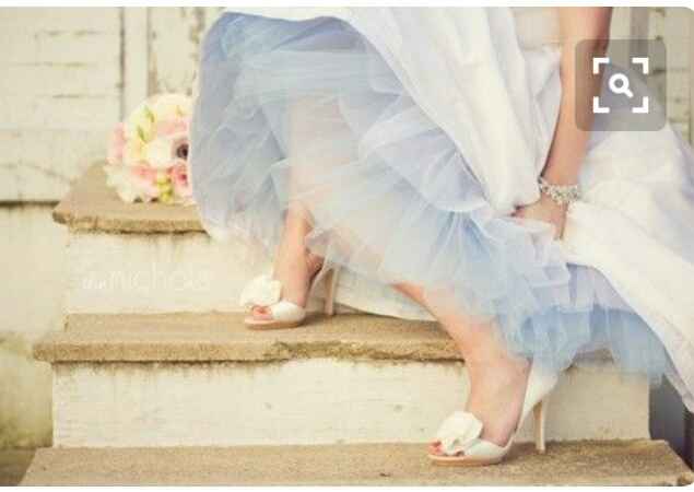 Robes de mariée avec une touche de couleur...  y'a que les imbéciles qui ne changent pas d'avis ! - 