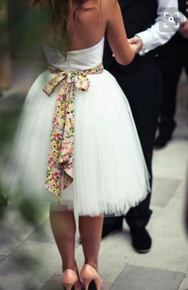 Robes de mariée avec une touche de couleur...  y'a que les imbéciles qui ne changent pas d'avis ! - 