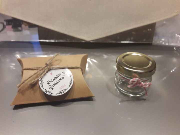 Cadeaux invités : dragées et petits pots de miel - 1
