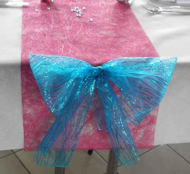 Nœuds bleus , verts et roses