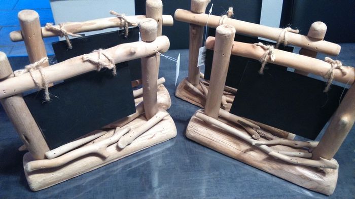 Porte-menus sur chaques îlots de tables