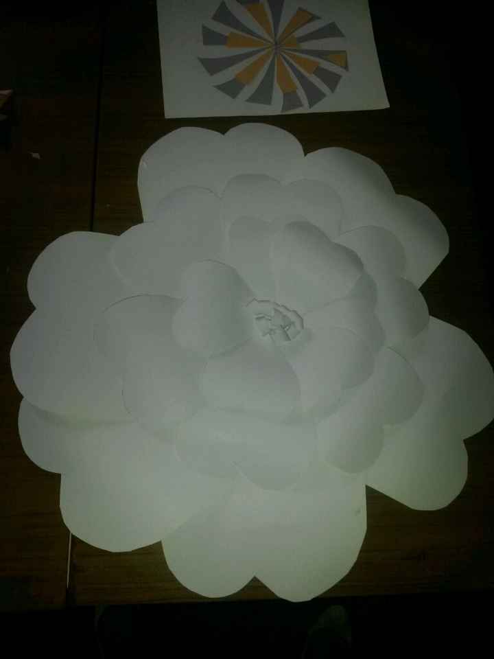 Essai fleur en papier géante diy - 2