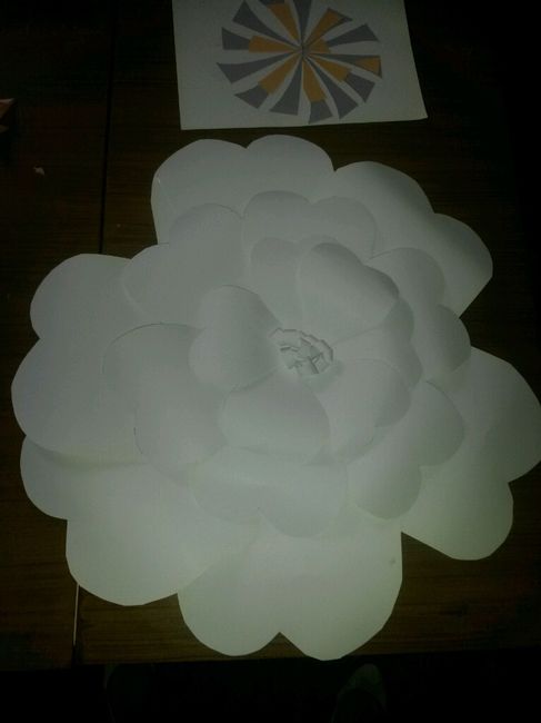 Essai fleur en papier géante diy - 2