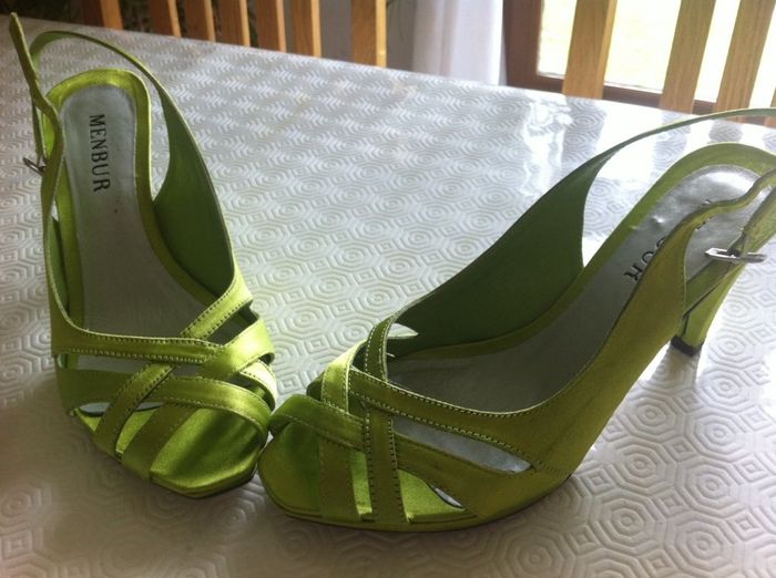 Recherche des chaussures vert anis ou avec des touches de vert anis - 1