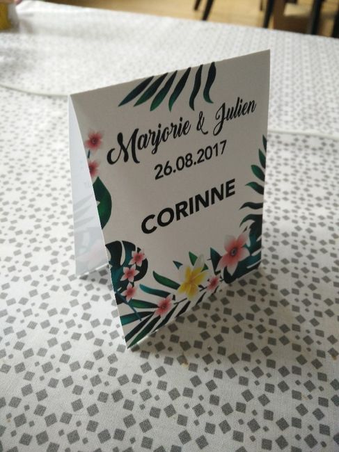 Sur les tables : ce marque place ou sera agraphé  l'intérieur un sachet de graines à semer pour les