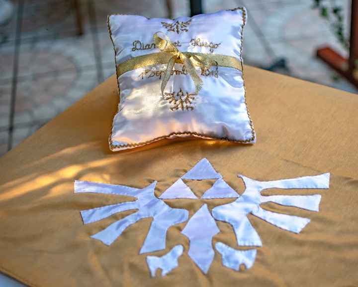 Coussin et nappe autel