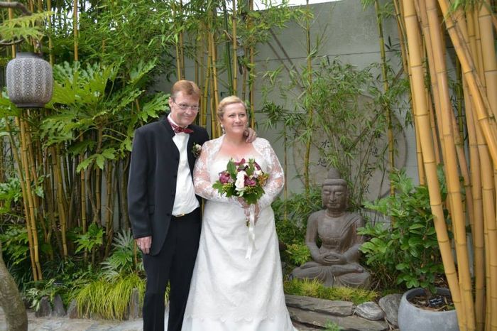 photos de mariage dans le jardin zen sous une pluie fine