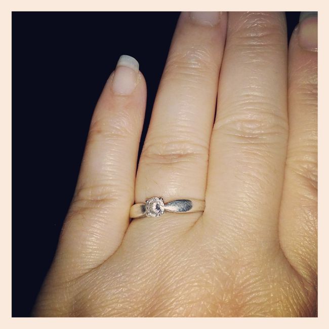 Qui porte une bague de fiançailles ? - 1
