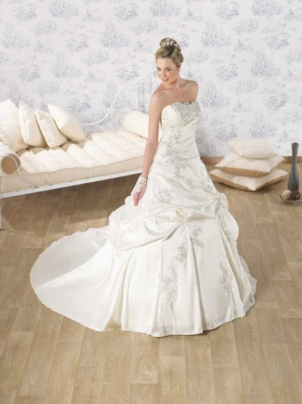 ma robe ivoire varsovie