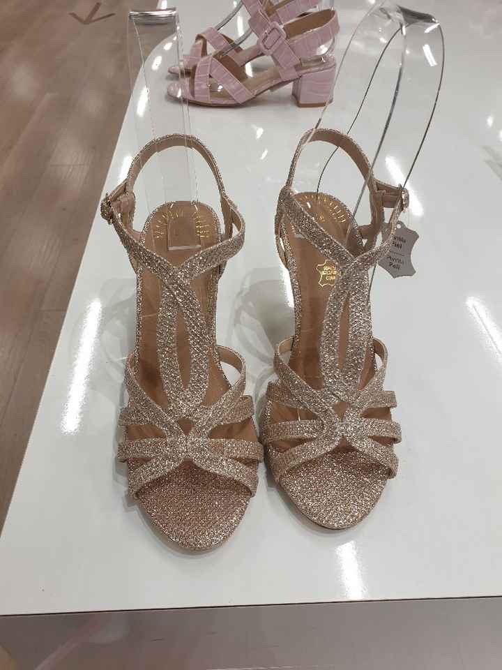 Help montrez moi vos chaussures ! - 1