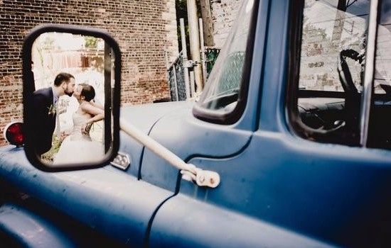 photo de mariage"bisou voiture"