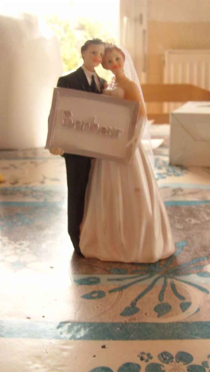 Figurine gateau un peu abimée mais c'est rattrapable