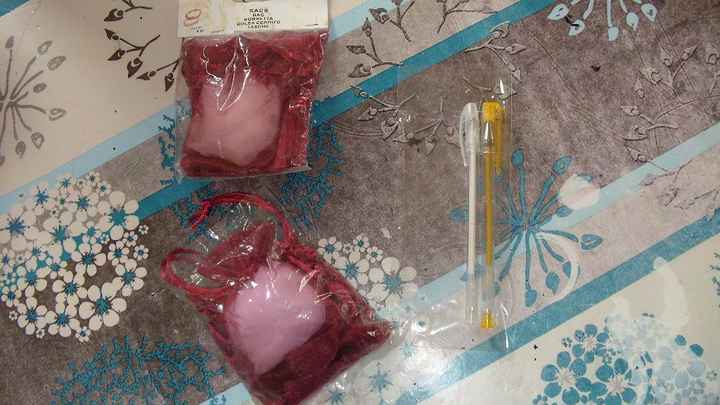 Mes pochons à dragées pour les invités du VH et mes stylos 