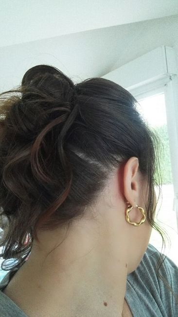 Coiffure d'un coté ...