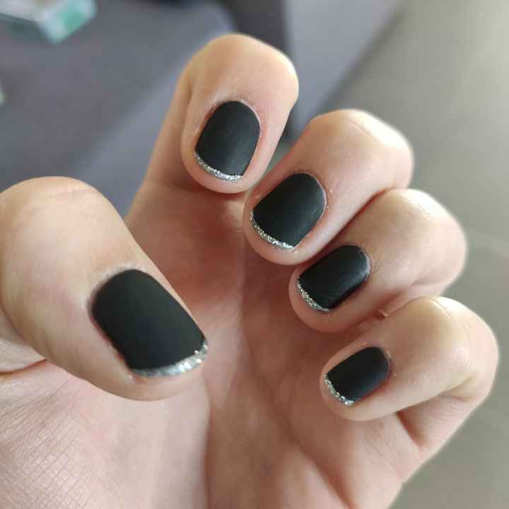 Parlez moi de vos ongles... - 1
