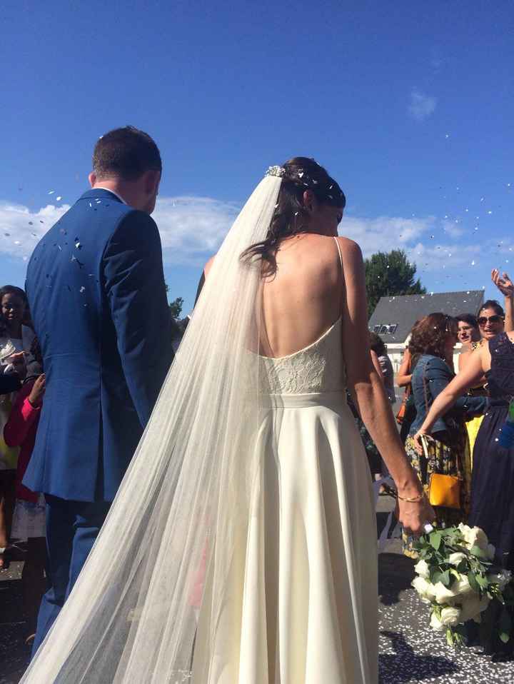 A la sortie de la mairie