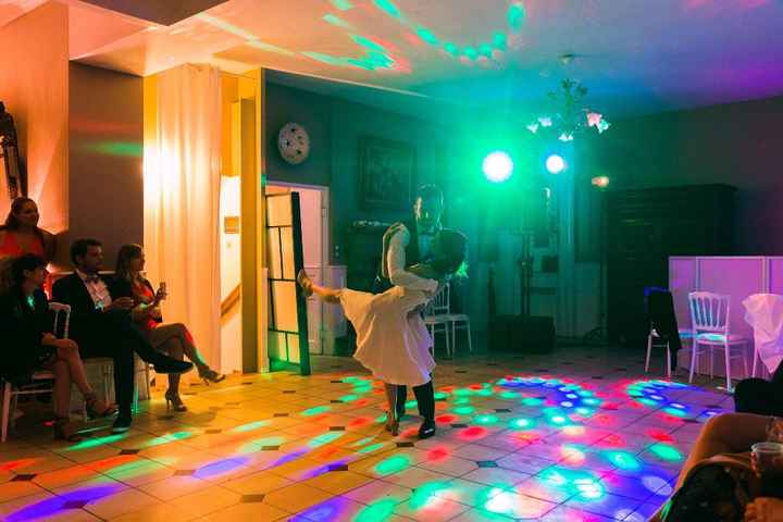 Notre ouverture de bal... heureusement que ma robe était amovible (une jupe longue et hop une jupe c