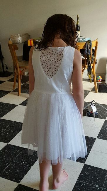 Recherche une robe enfant avec dentelle - 1