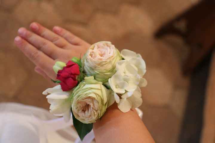 Bracelet des enfants assortis au bouquet de la mariée