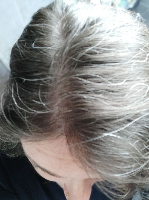 Comment faire de mes cheveux blancs un allié beauté lors de mon mariage ? 8