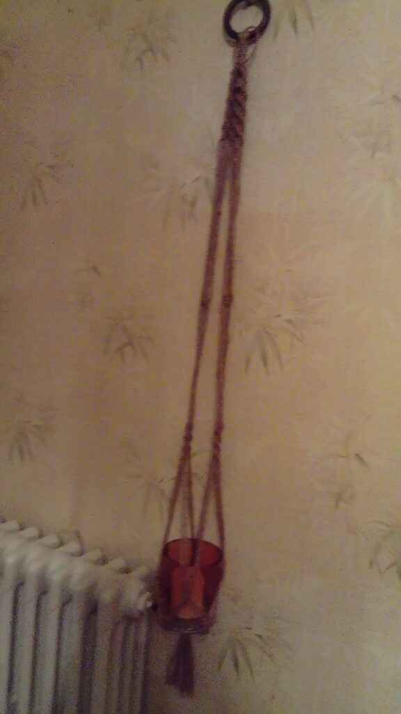 Suspension en macramé et papillon en papier - 2