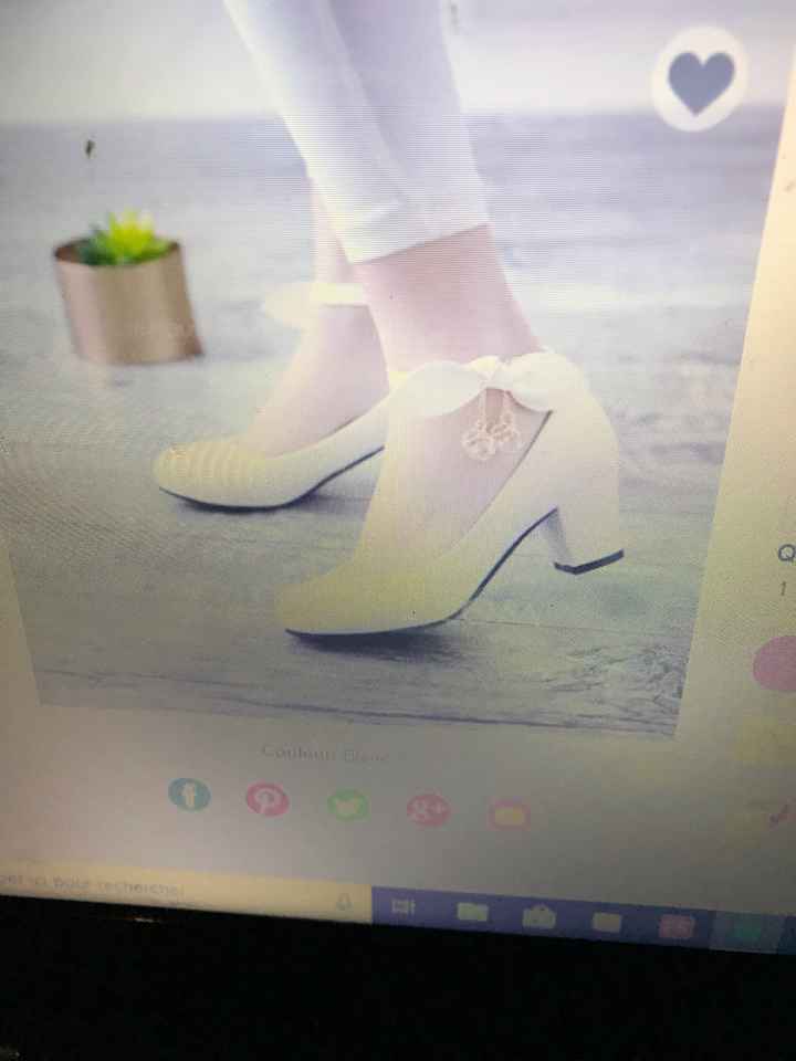 Au secours : chaussure - 1