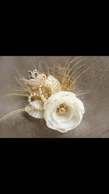 Vraies fleurs dans les cheveux  - 1