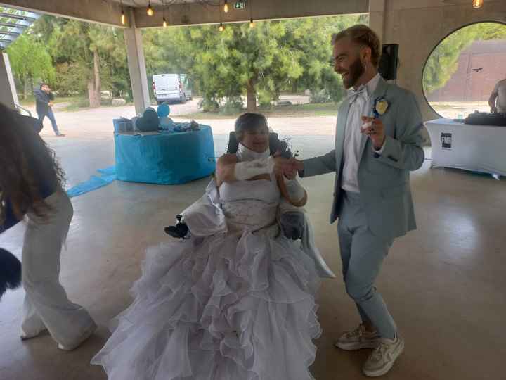 Danse de la mariée et son témoin 