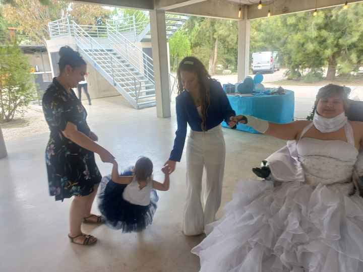 Les petites sœurs avec la nièce de la mariée