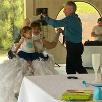 Les mariés qui ouvrent le bal