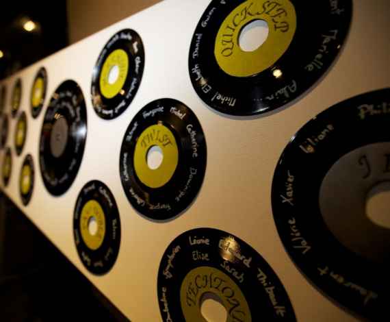 Idée pour plan de table avec vinyles