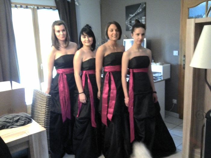 1rr essaie des filles d'honneur